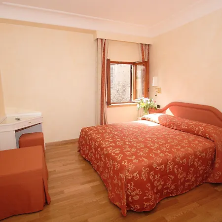 Hotel Castel Gandolfo 4*