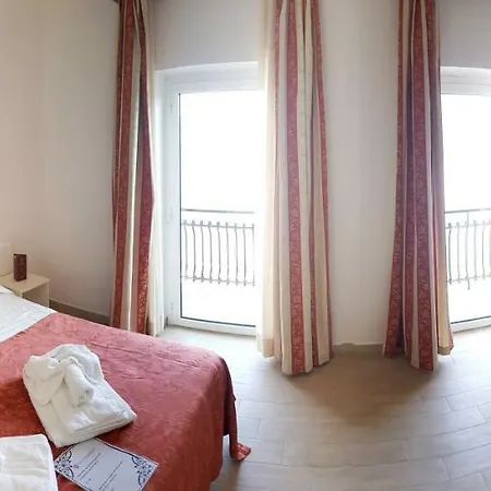 卡斯特甘多夫酒店 酒店