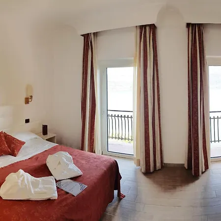 מלון Hotel Castel Gandolfo