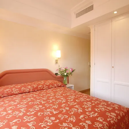 Hotel Castel Gandolfo מלון קסטל גנדולפו